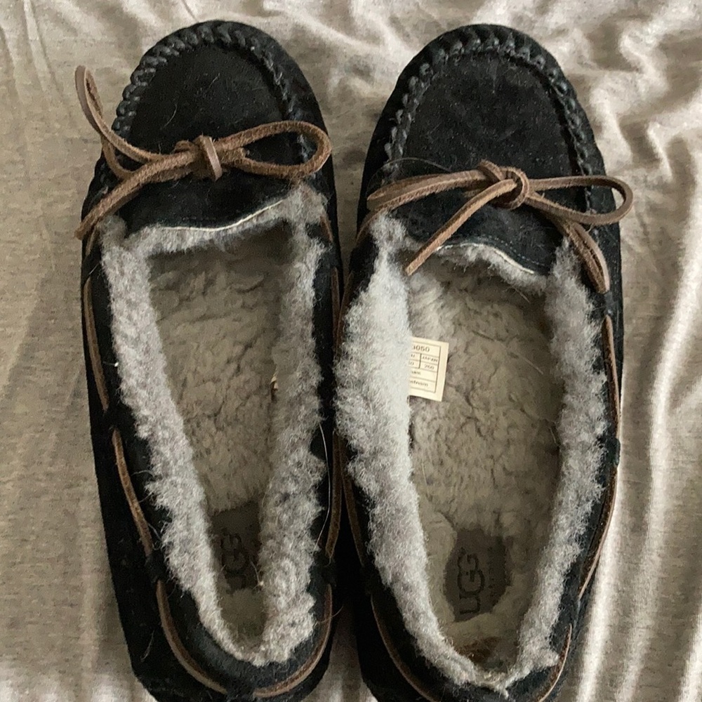 Ugg slippers. size 9. black and grey